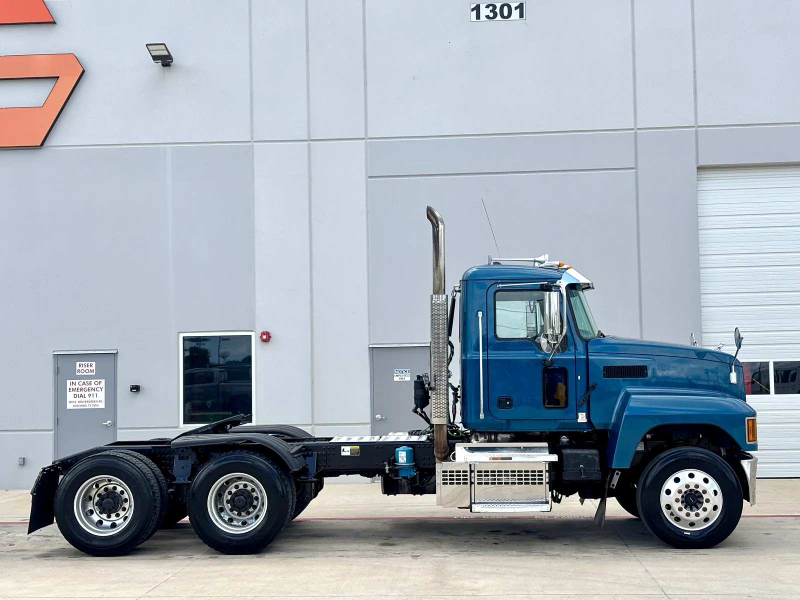 2019 Mack Pinnacle - image 3