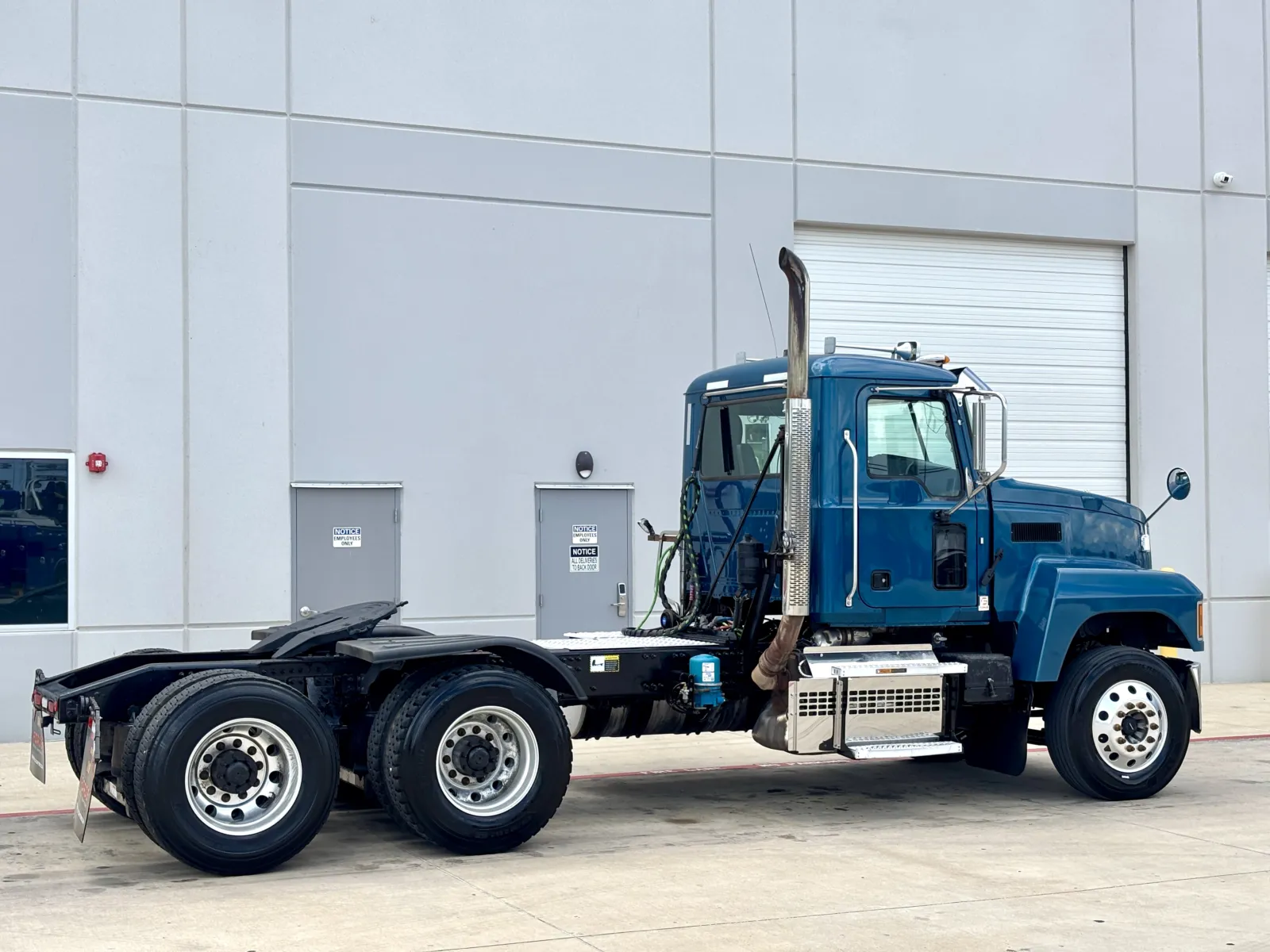 2019 Mack Pinnacle - image 5