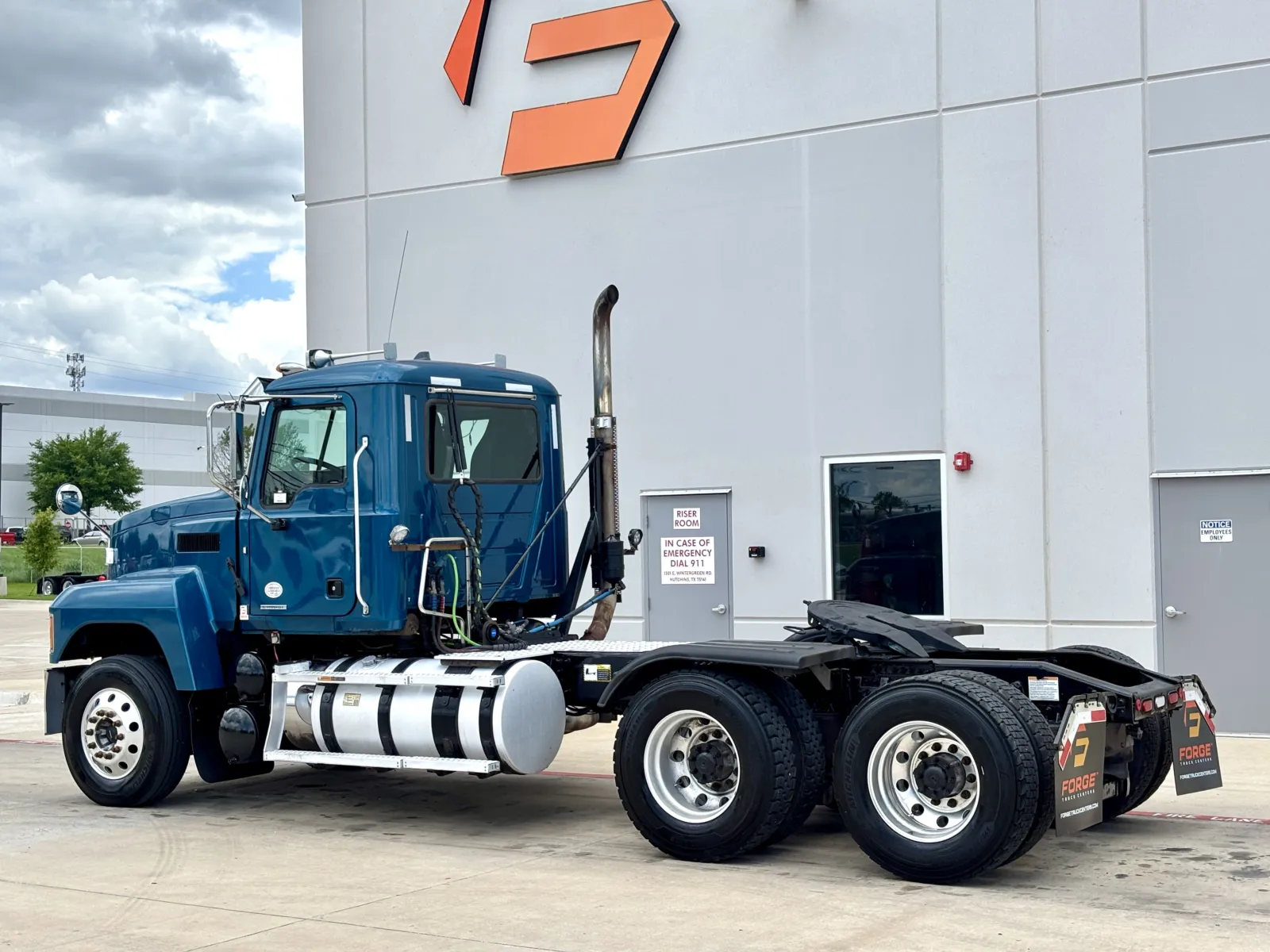 2019 Mack Pinnacle - image 6