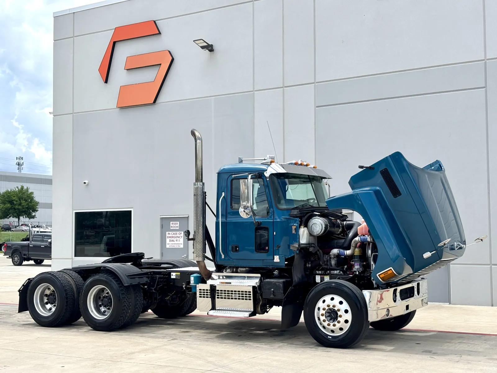 2019 Mack Pinnacle - image 9