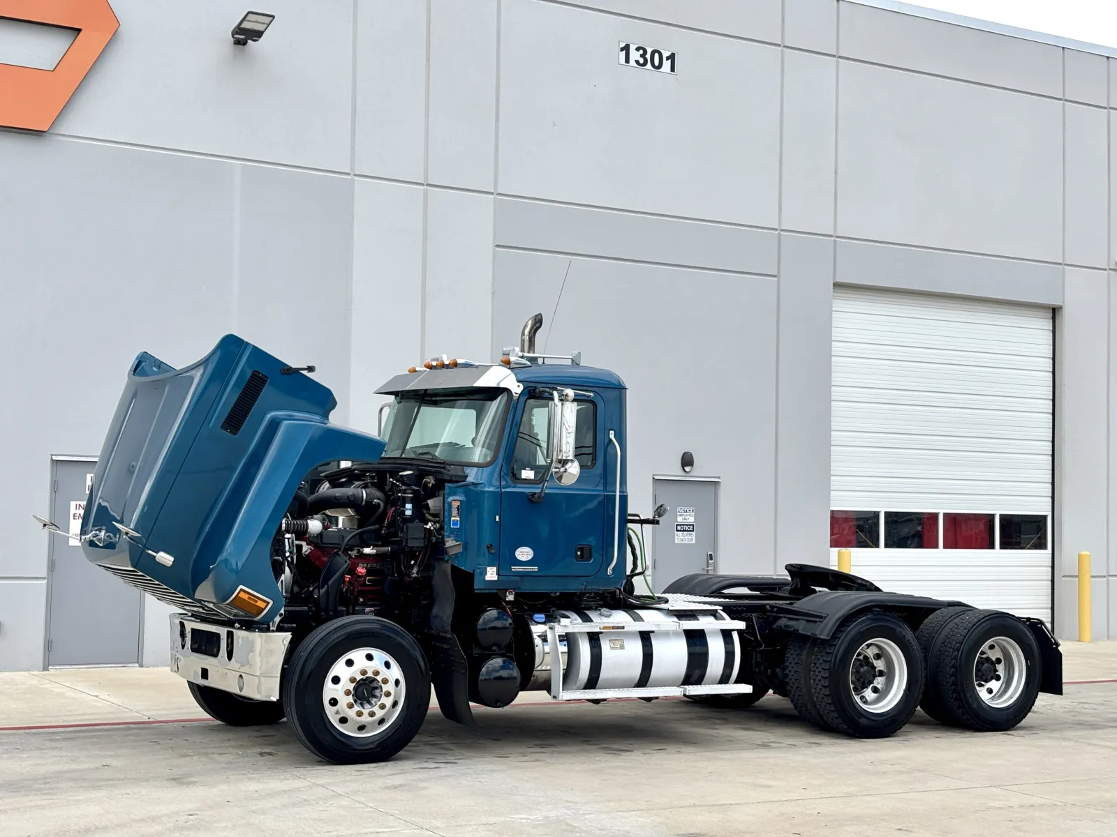 2019 Mack Pinnacle - image 10