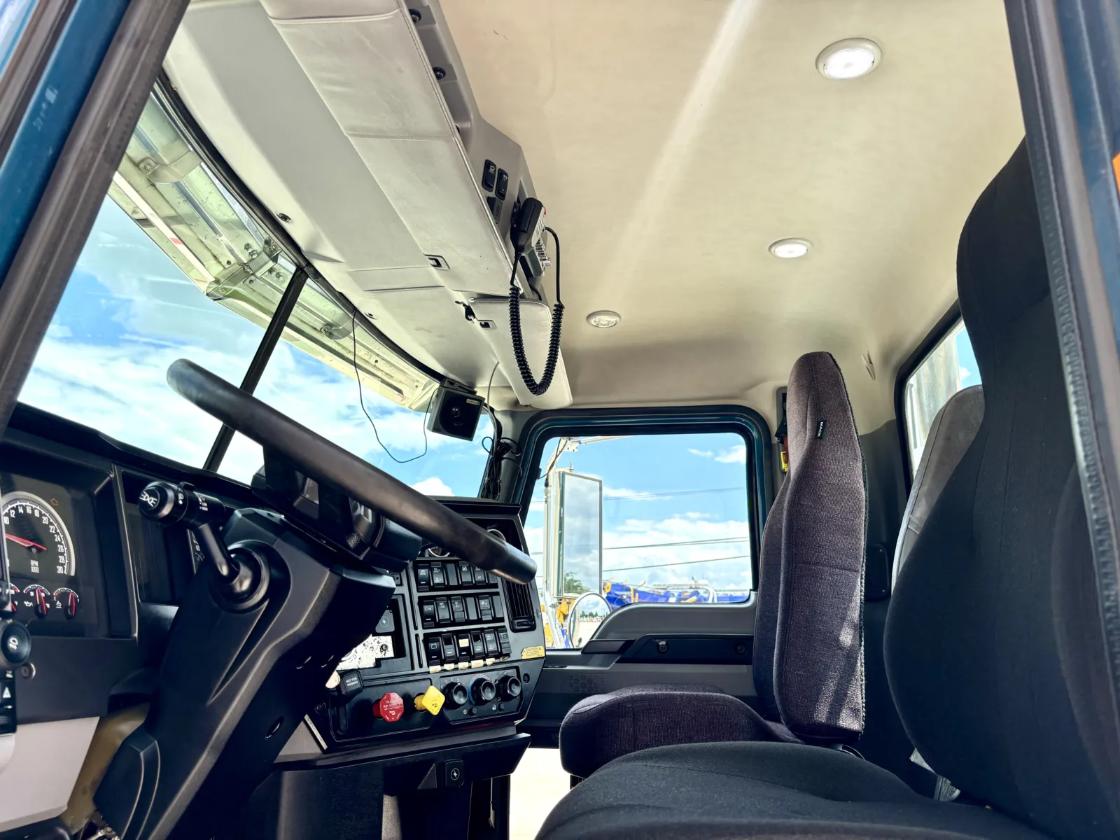 2019 Mack Pinnacle - image 14