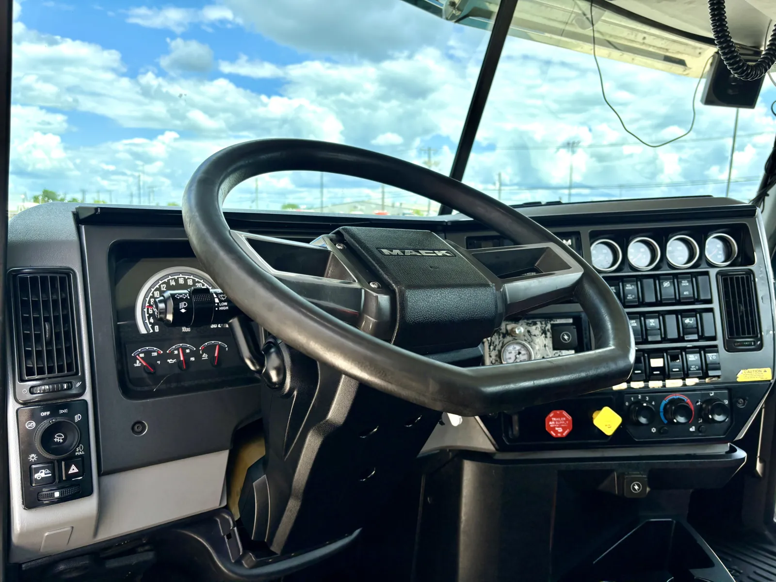 2019 Mack Pinnacle - image 16