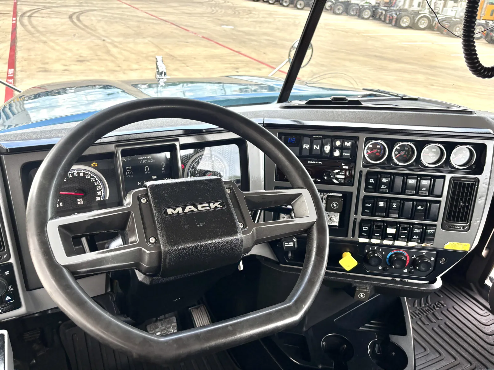 2019 Mack Pinnacle - image 17