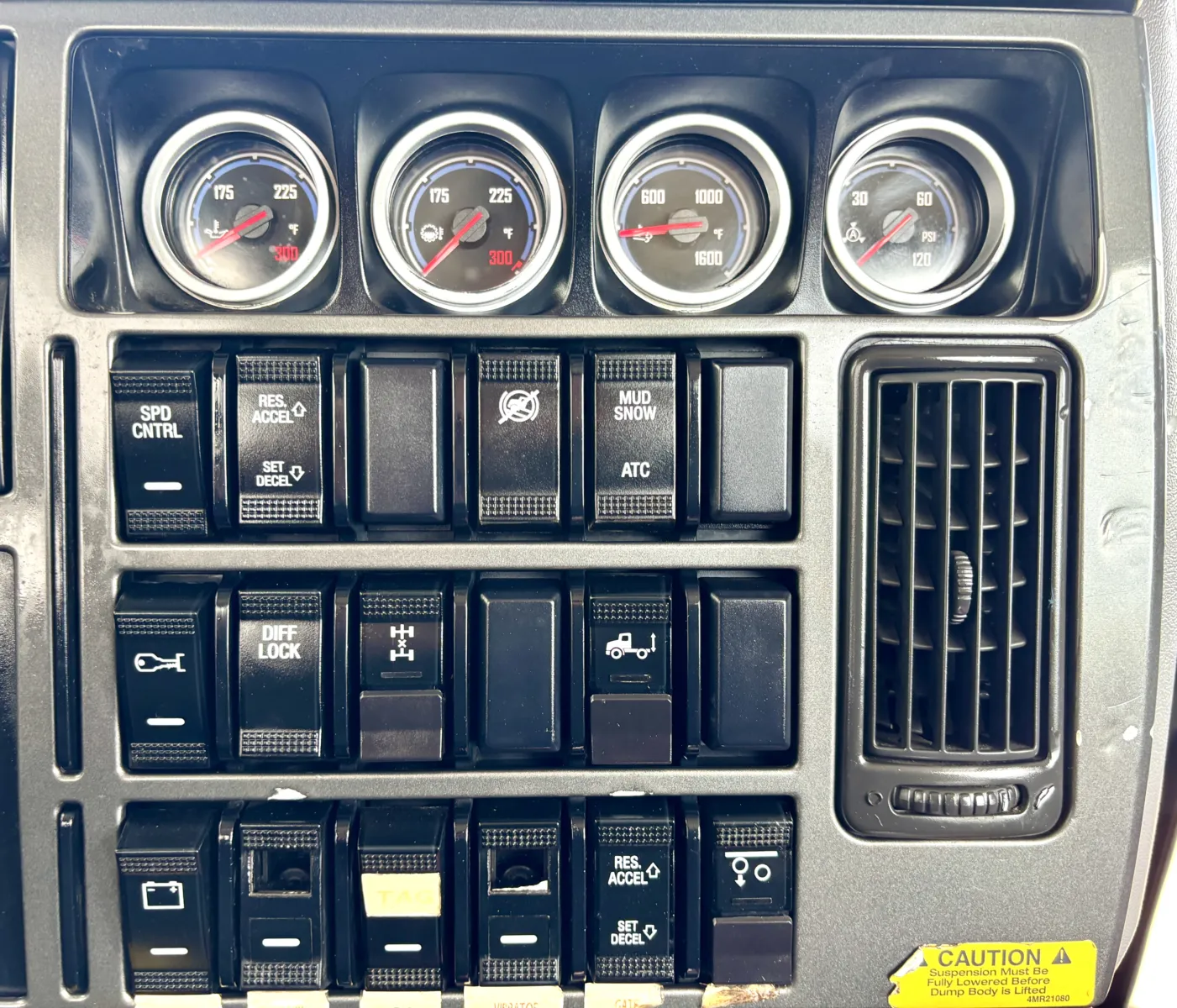 2019 Mack Pinnacle - image 19