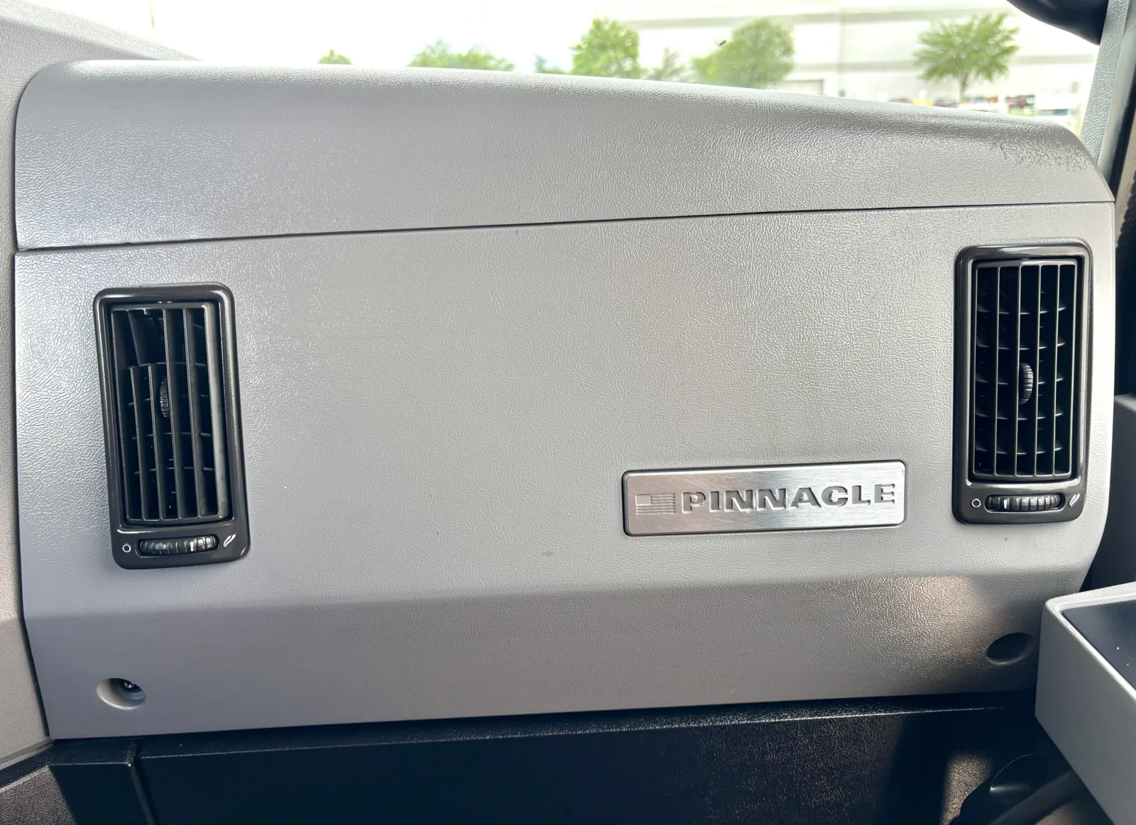 2019 Mack Pinnacle - image 20