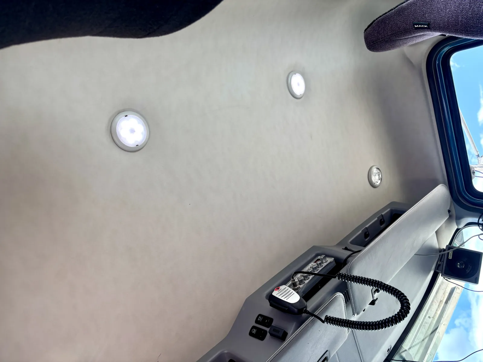 2019 Mack Pinnacle - image 21