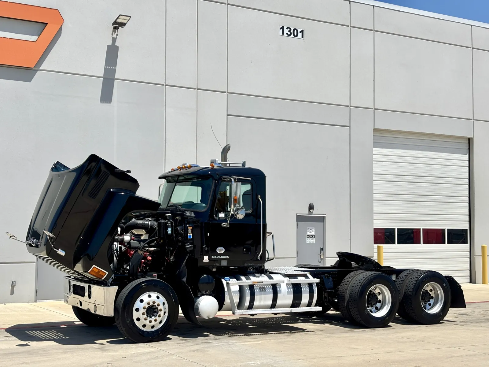 2018 Mack - image 10
