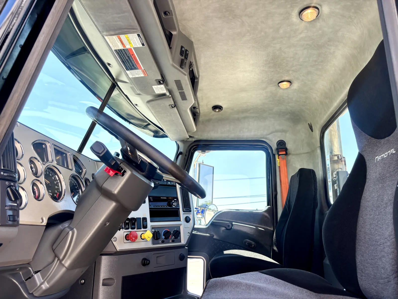 2018 Mack - image 14