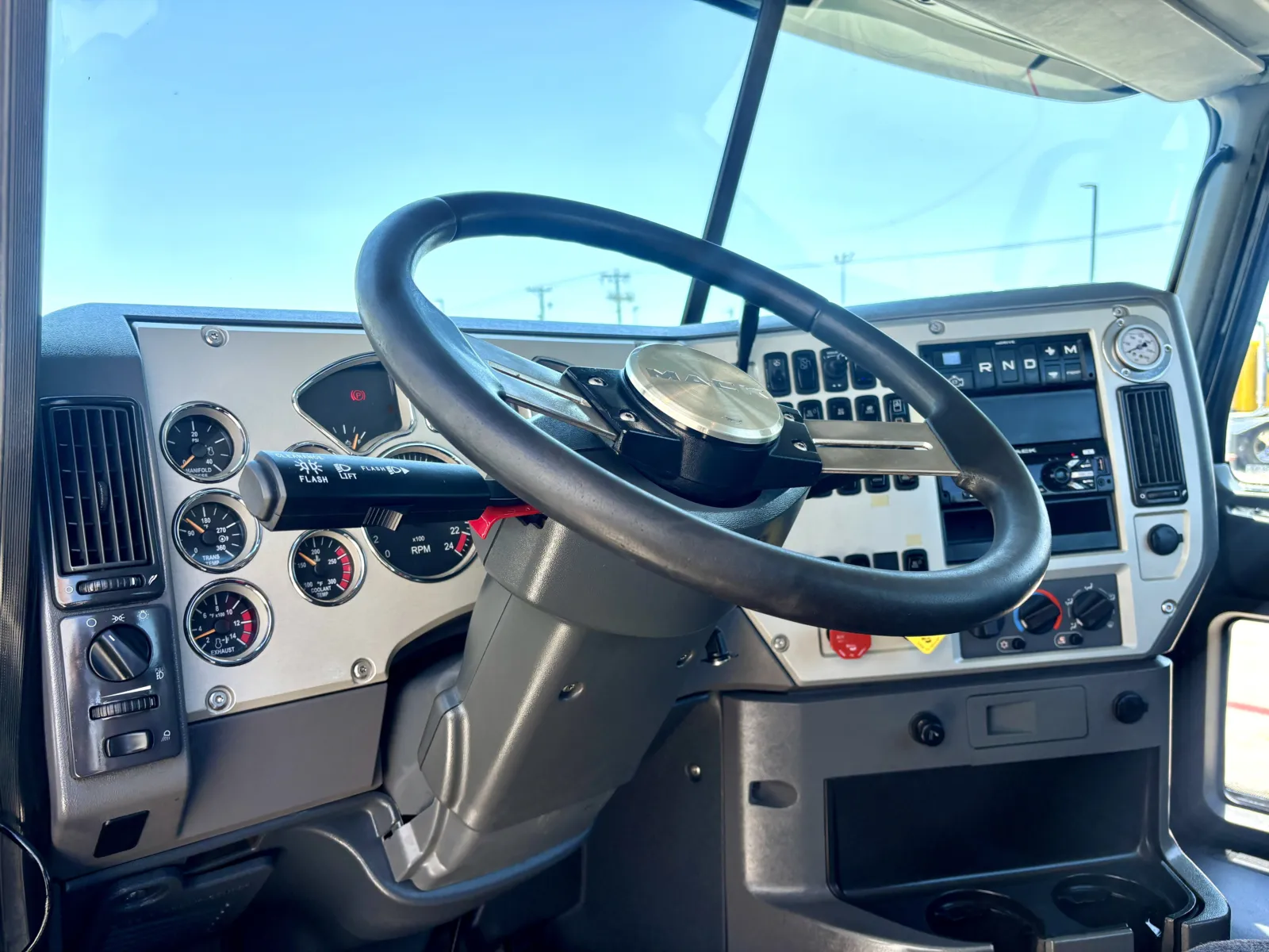 2018 Mack - image 15