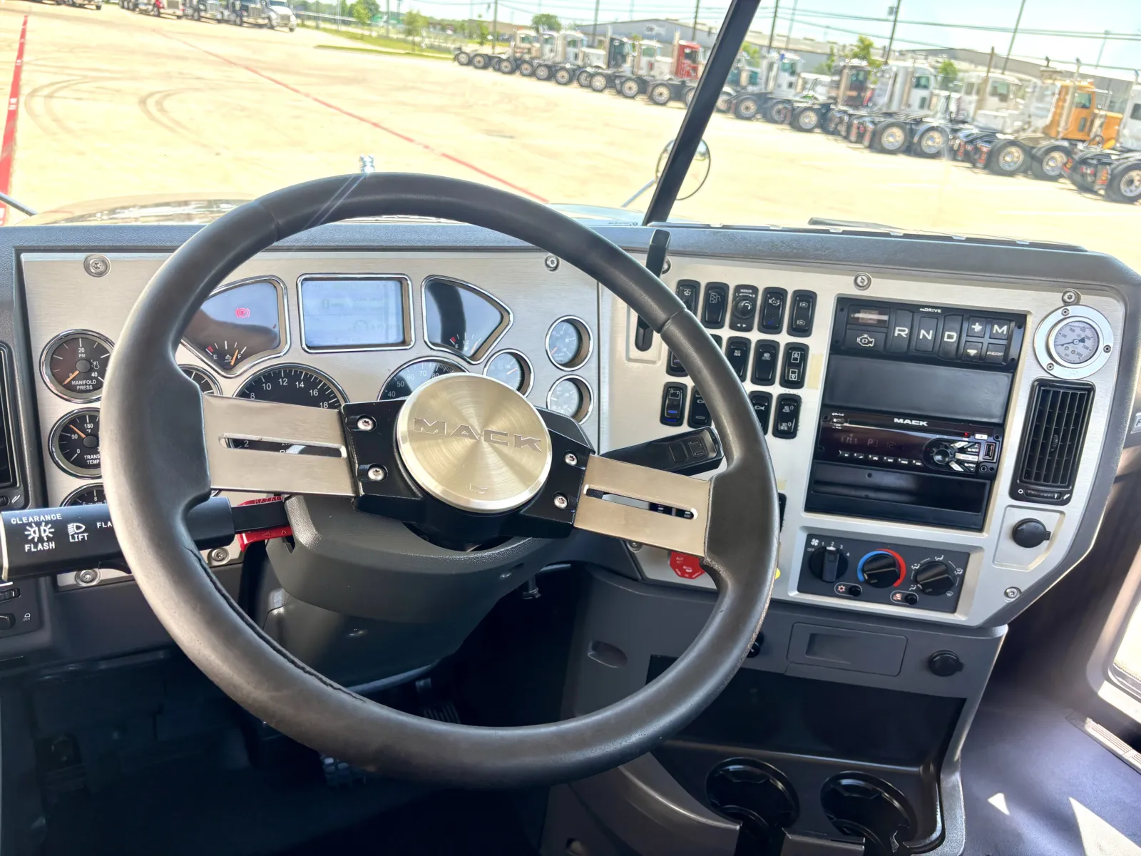 2018 Mack - image 16