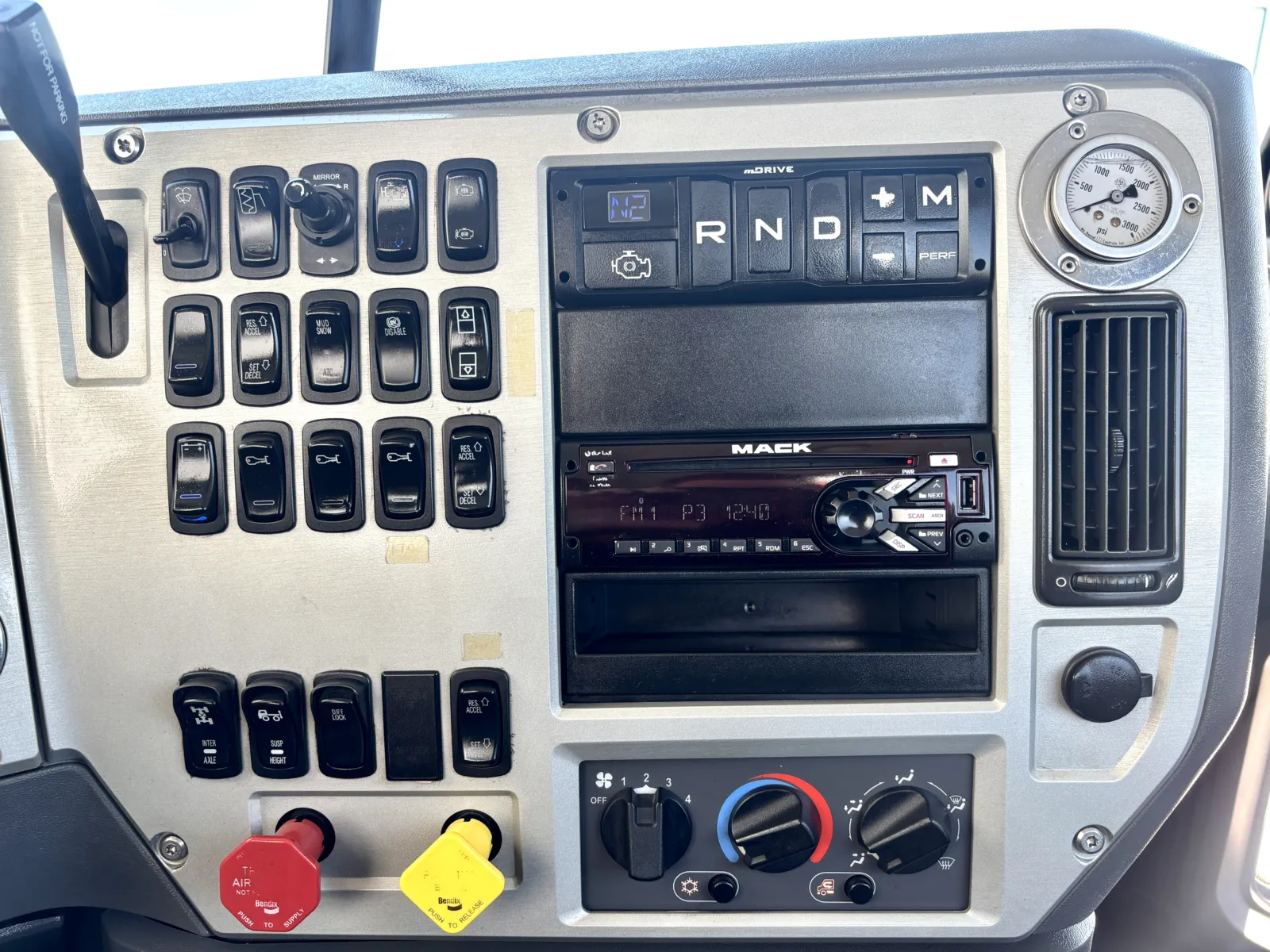 2018 Mack - image 18