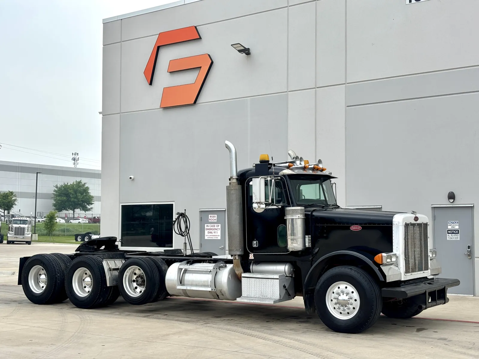2001 PETERBILT 379