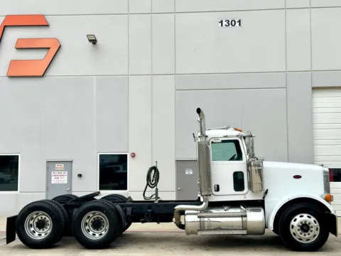 Another view of 2006 PETERBILT 378 for sale in Hutchins, TX at Forge Truck Centers - Texas