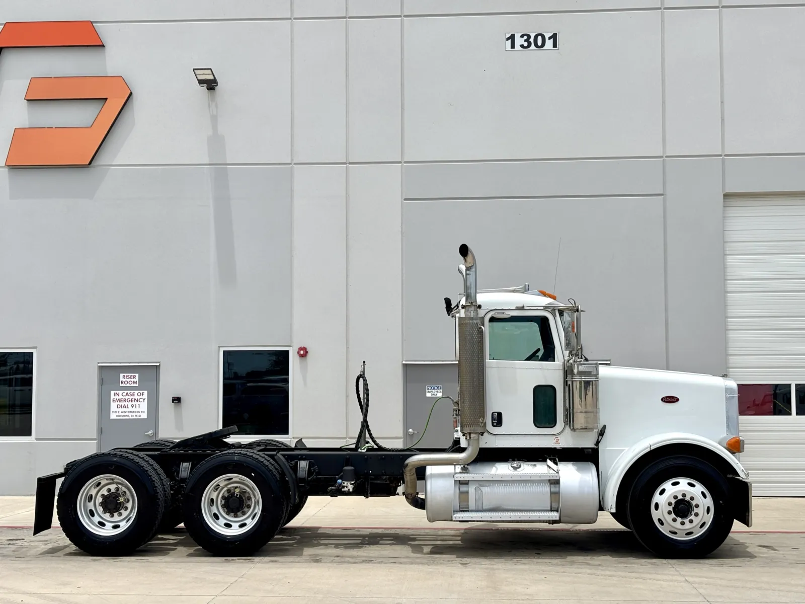 2006 Peterbilt - image 3