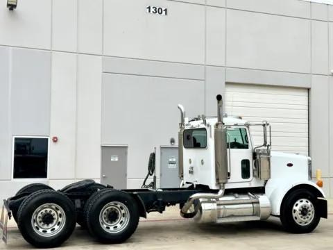 More photos of 2006 PETERBILT 378 at Forge Truck Centers - Texas, TX