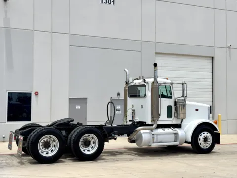 More photos of 2006 PETERBILT 378 at Forge Truck Centers - Texas, TX