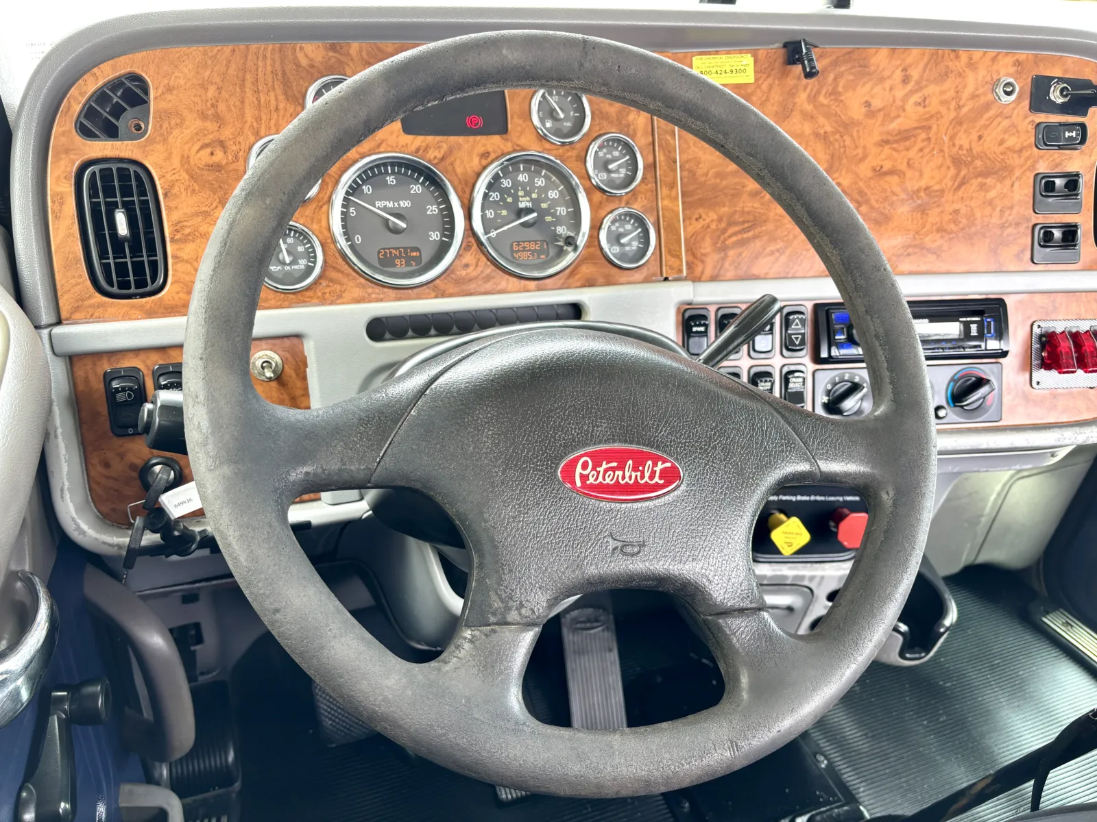 2006 Peterbilt - image 16