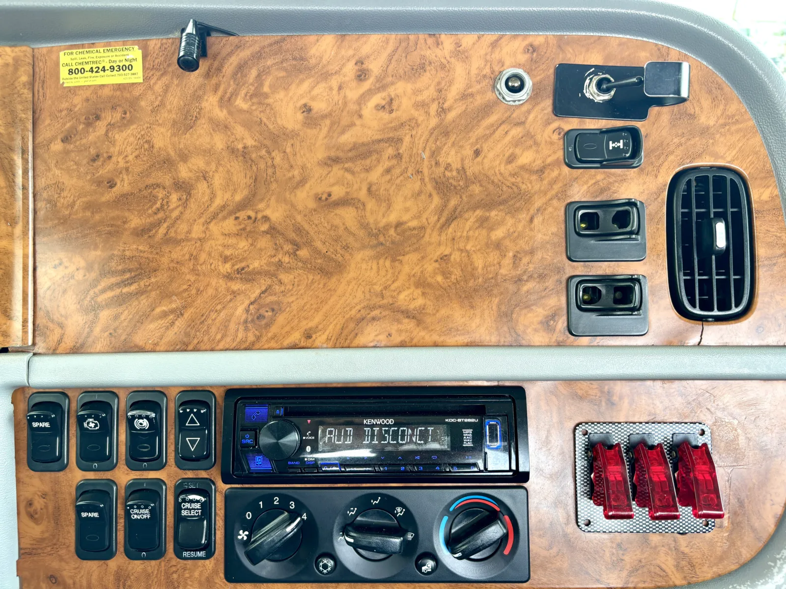 2006 Peterbilt - image 18