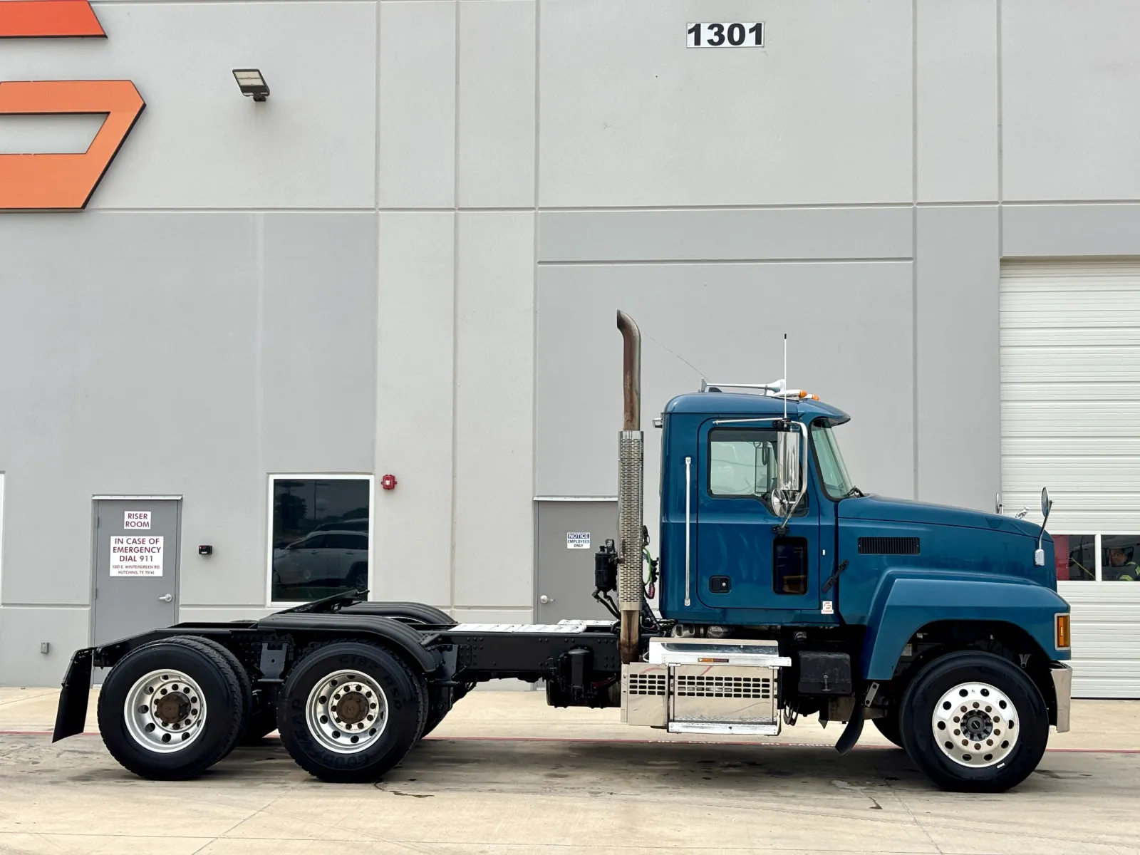 2019 Mack Pinnacle - image 3