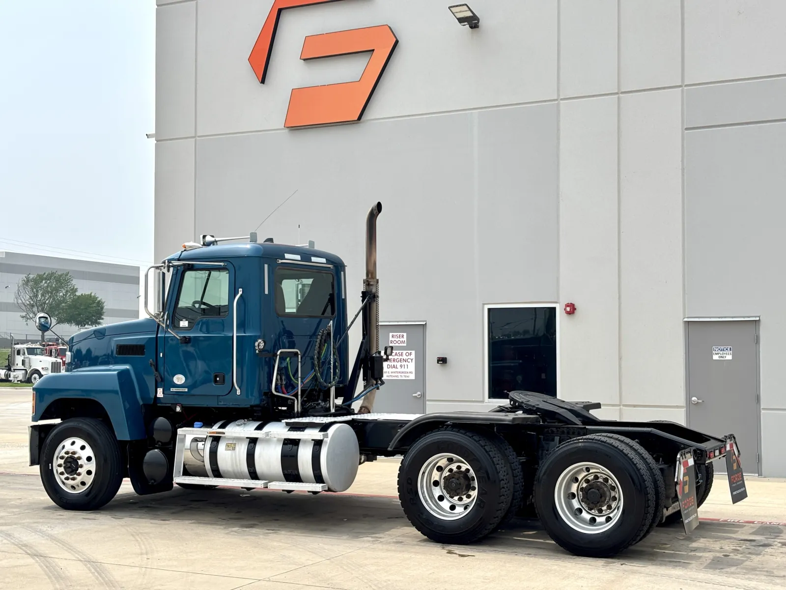 2019 Mack Pinnacle - image 6