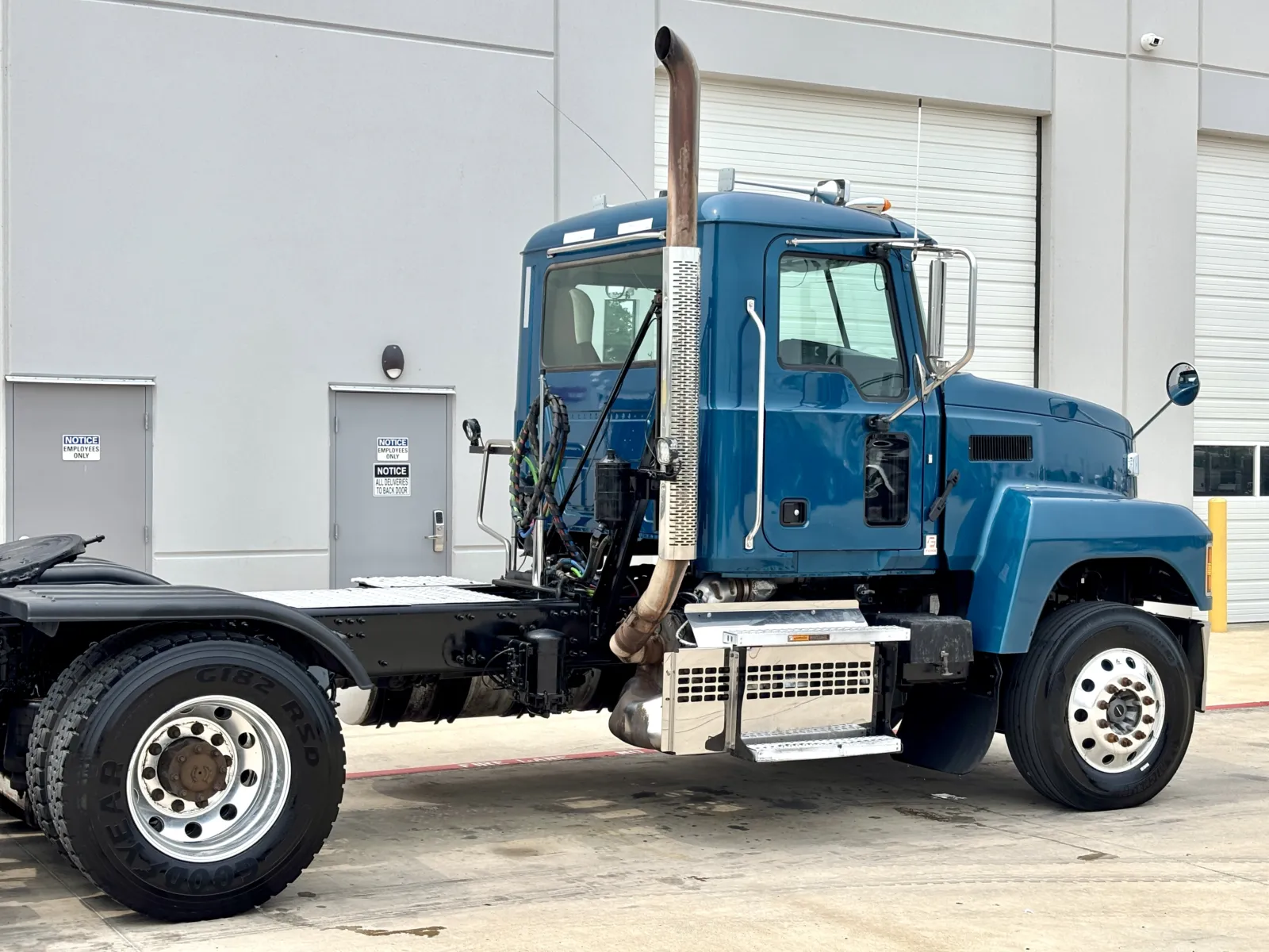 2019 Mack Pinnacle - image 7