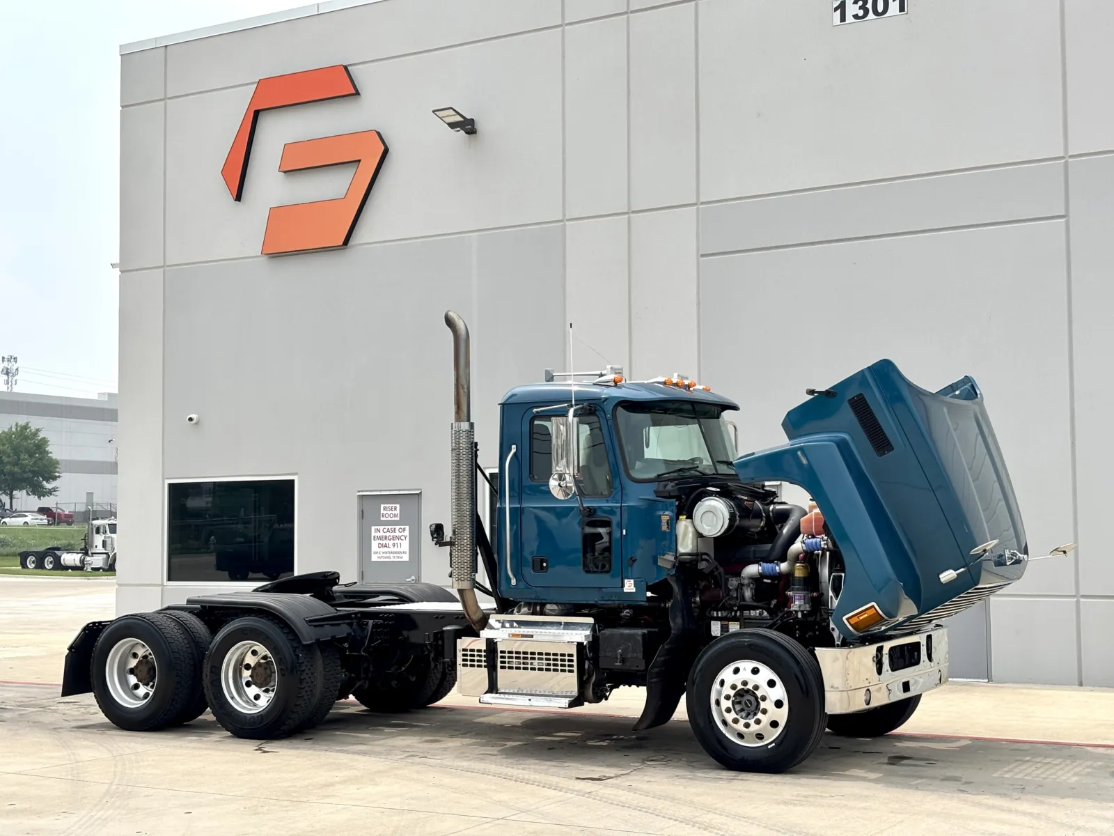 2019 Mack Pinnacle - image 9