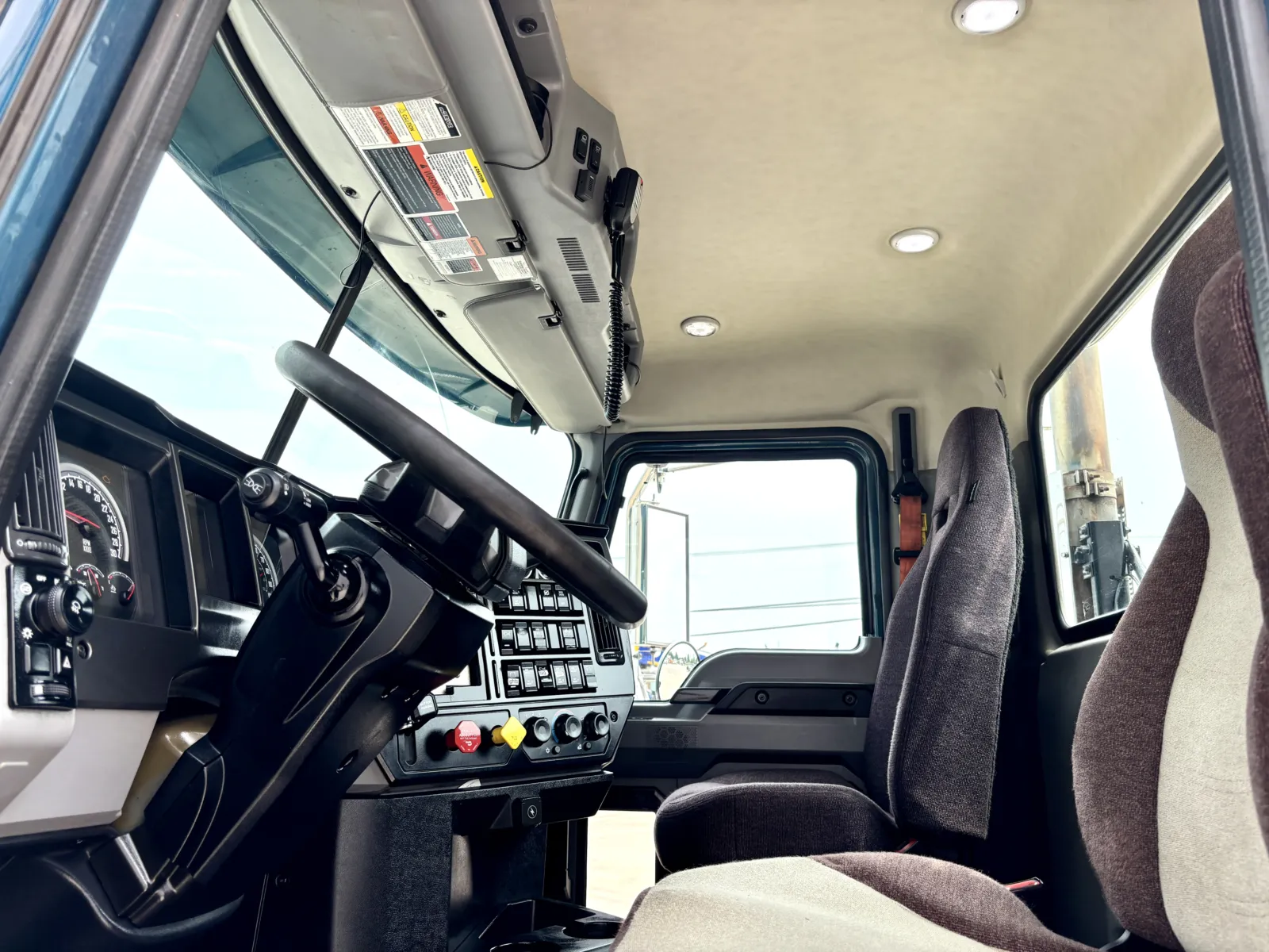 2019 Mack Pinnacle - image 14