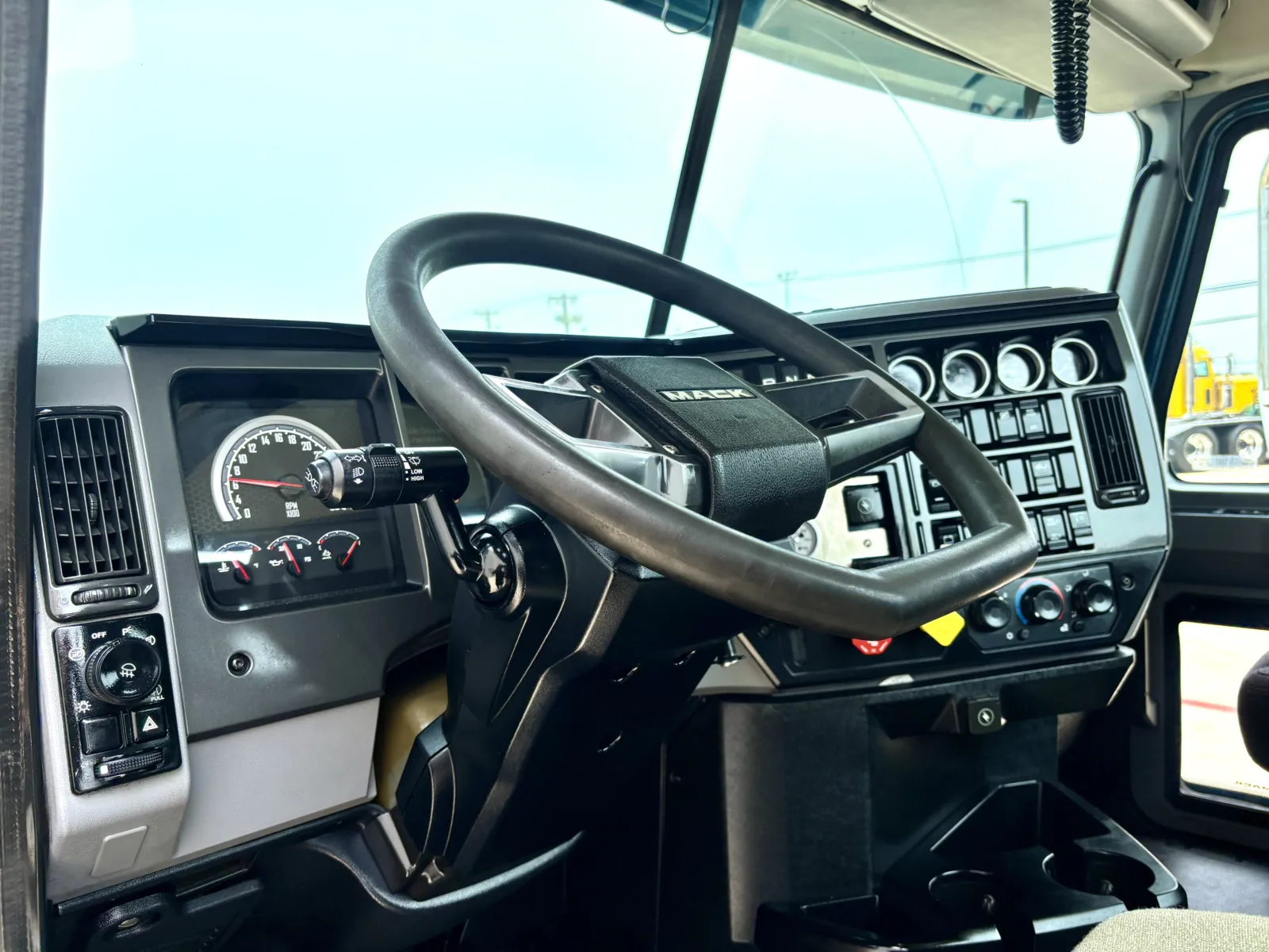 2019 Mack Pinnacle - image 16