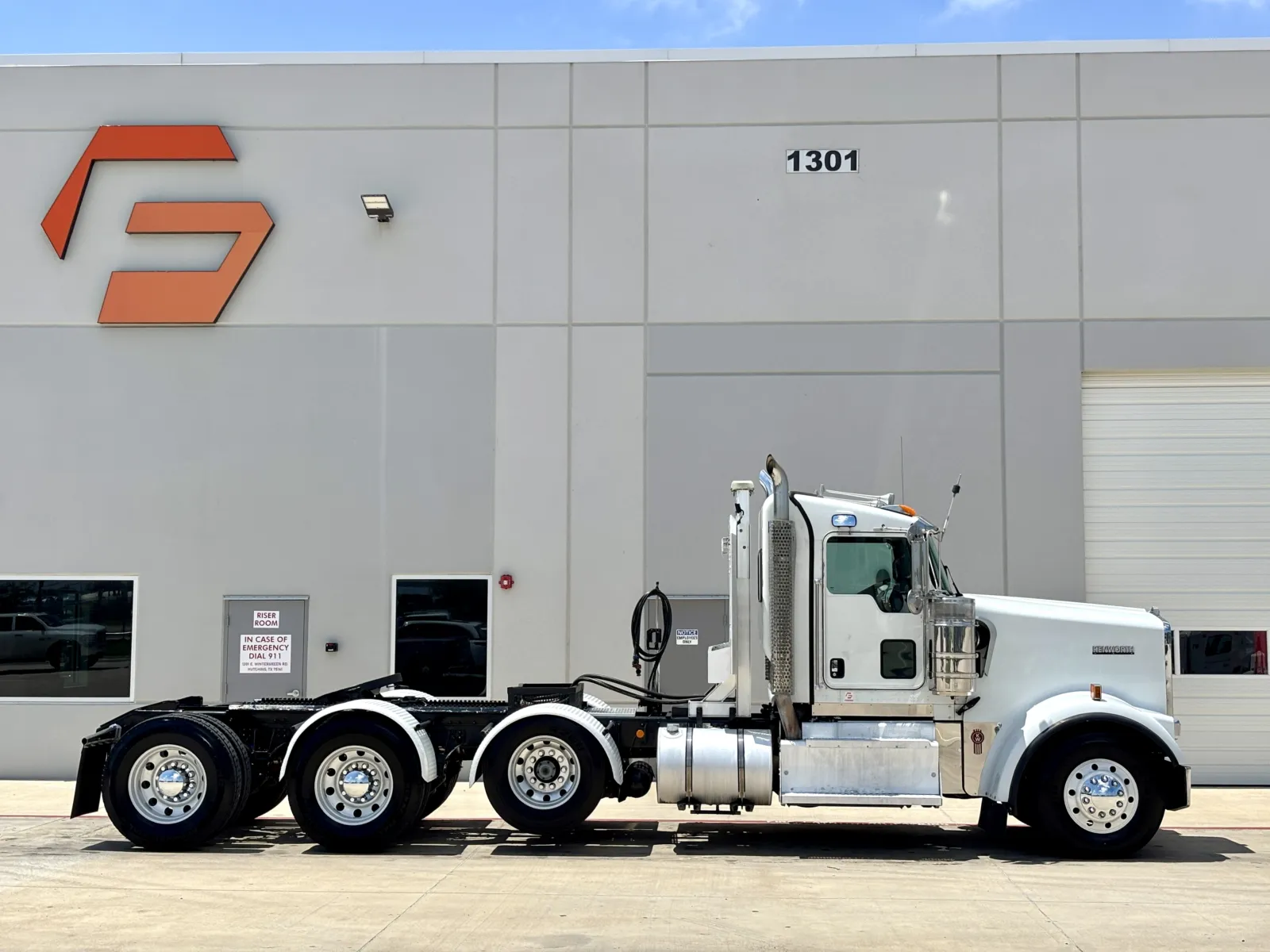 2015 Kenworth W900 - image 3