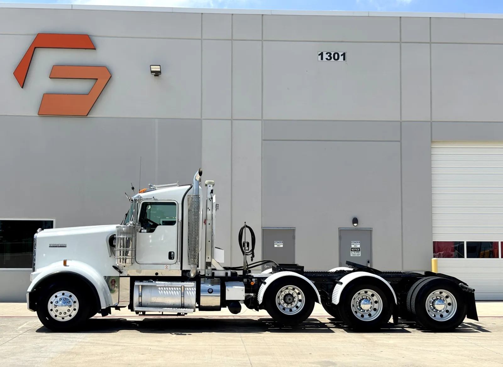 2015 Kenworth W900 - image 4