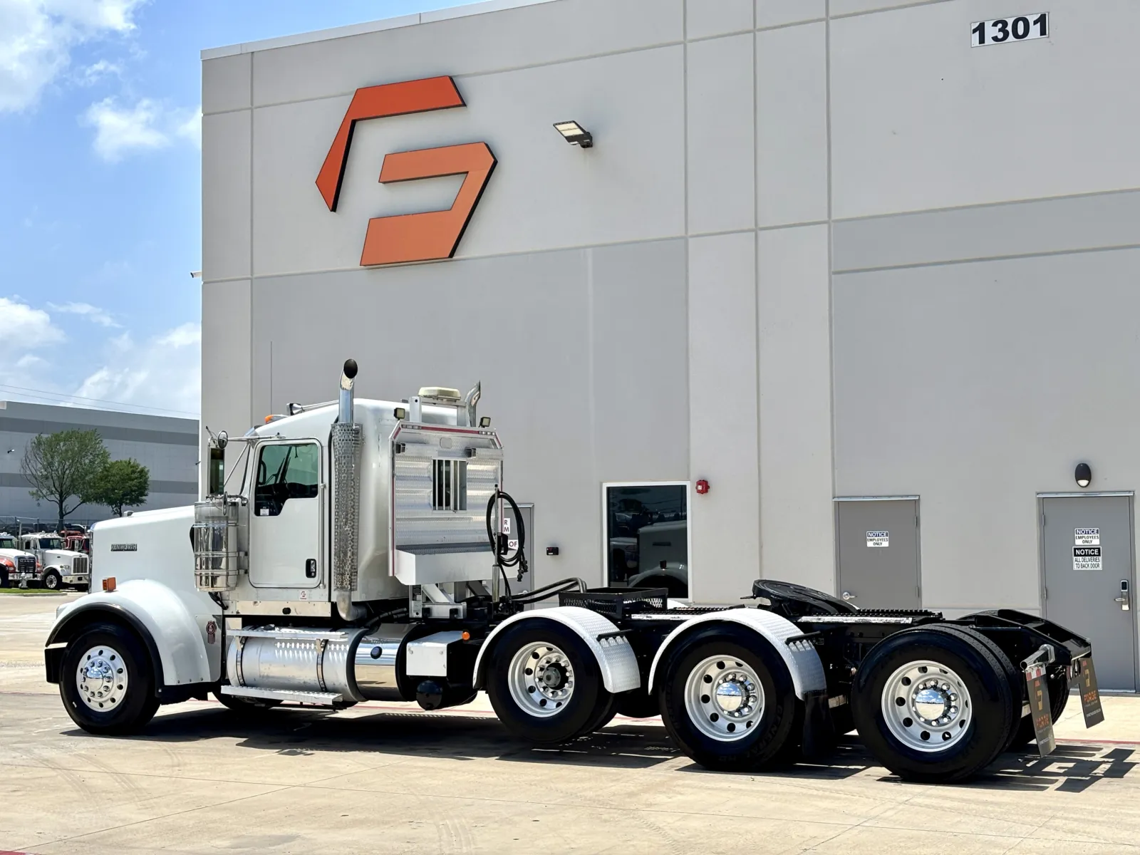 2015 Kenworth W900 - image 6