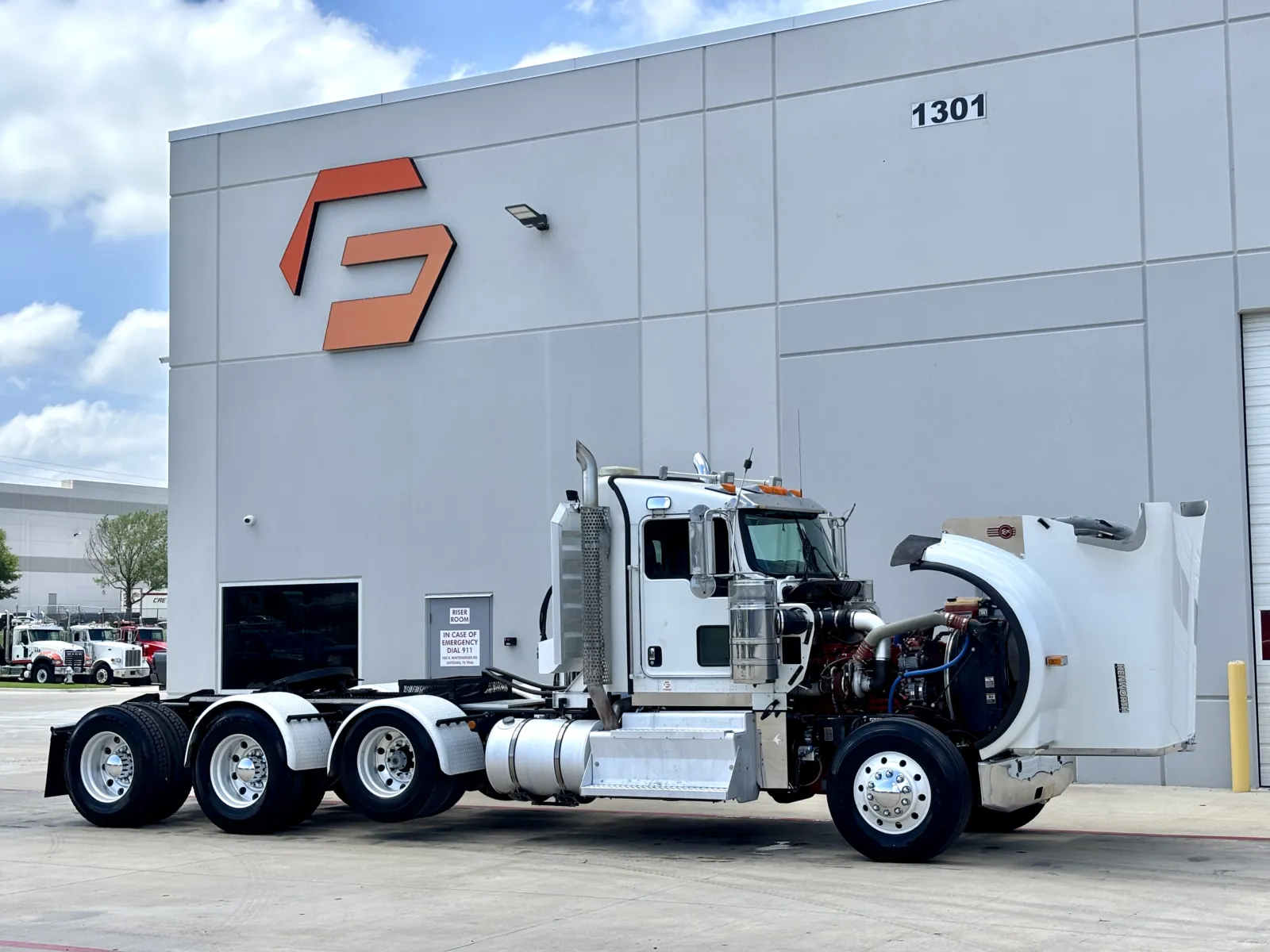 2015 Kenworth W900 - image 9