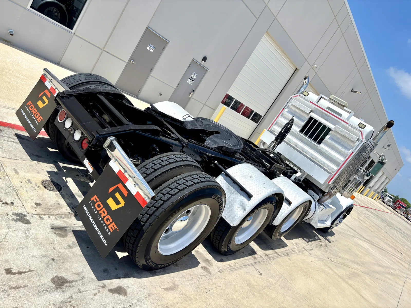 2015 Kenworth W900 - image 11