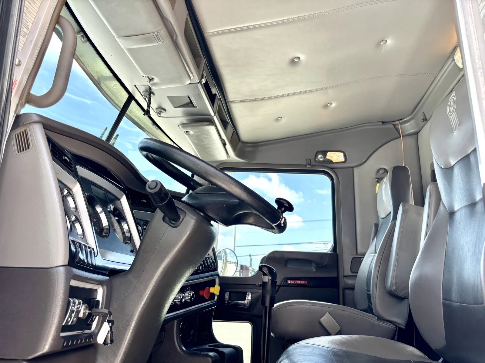 2015 Kenworth W900 - image 14