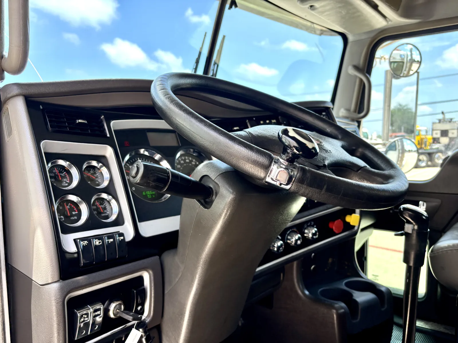 2015 Kenworth W900 - image 15