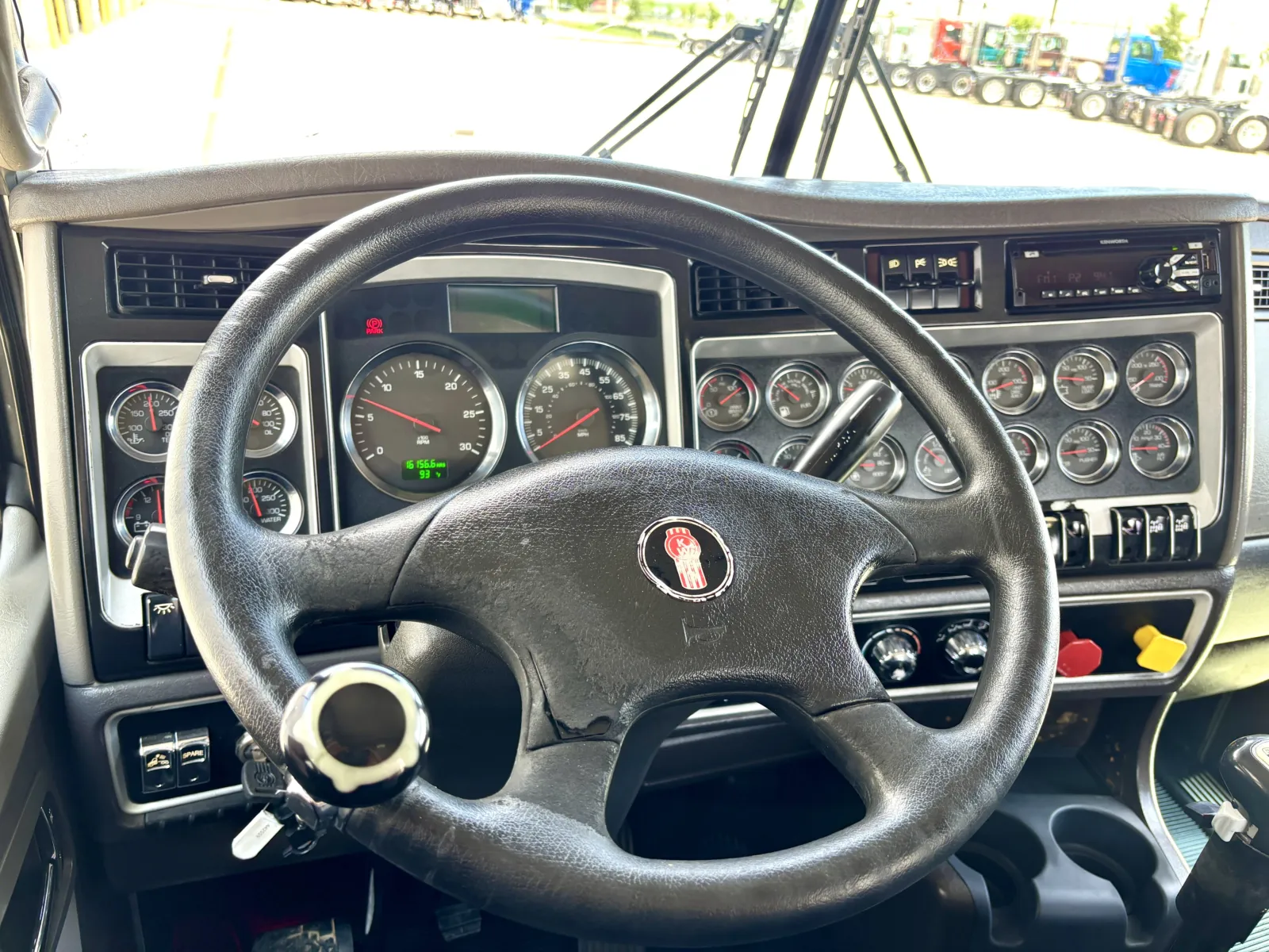 2015 Kenworth W900 - image 16