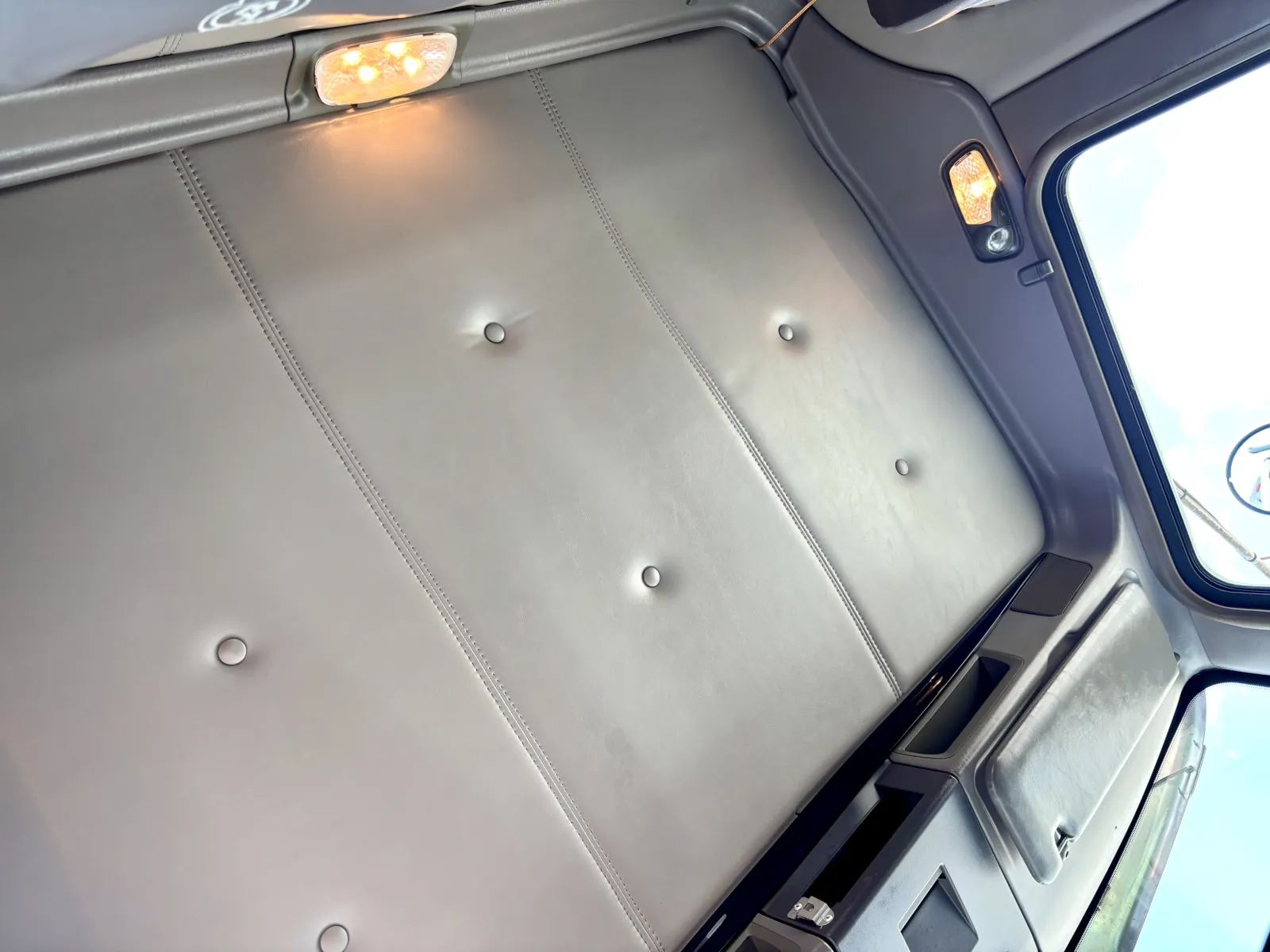 2015 Kenworth W900 - image 21