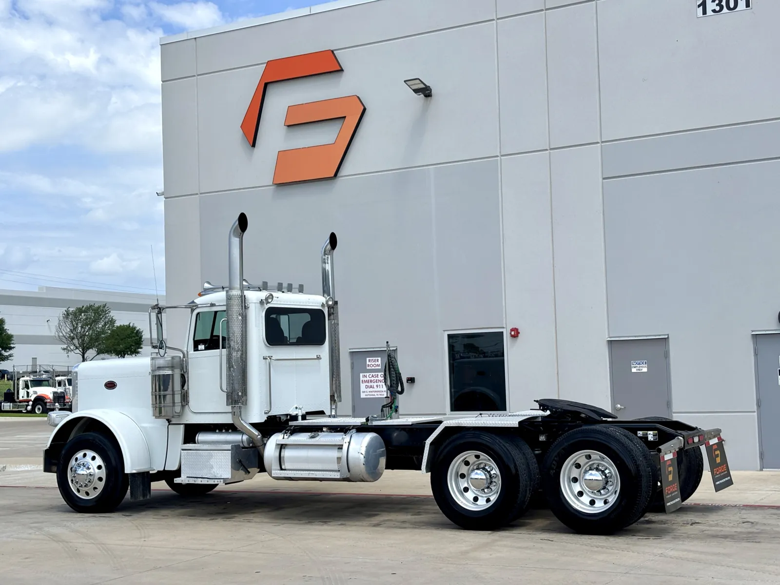 2020 Peterbilt 389 - image 6