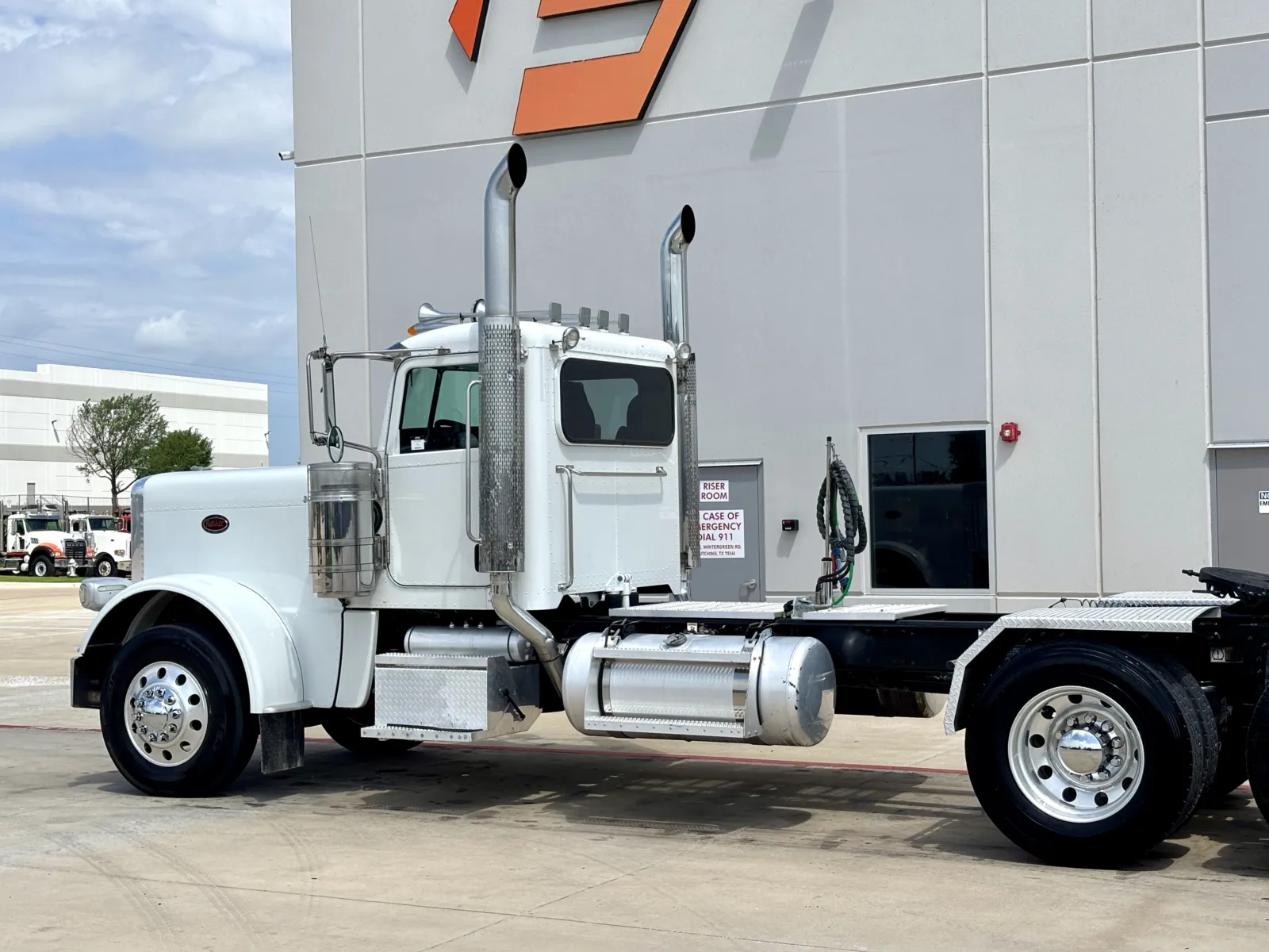 2020 Peterbilt 389 - image 8