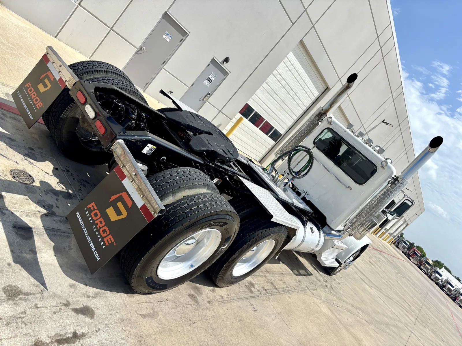 2020 Peterbilt 389 - image 11