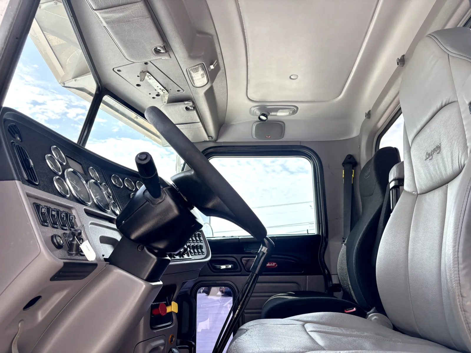 2020 Peterbilt 389 - image 14