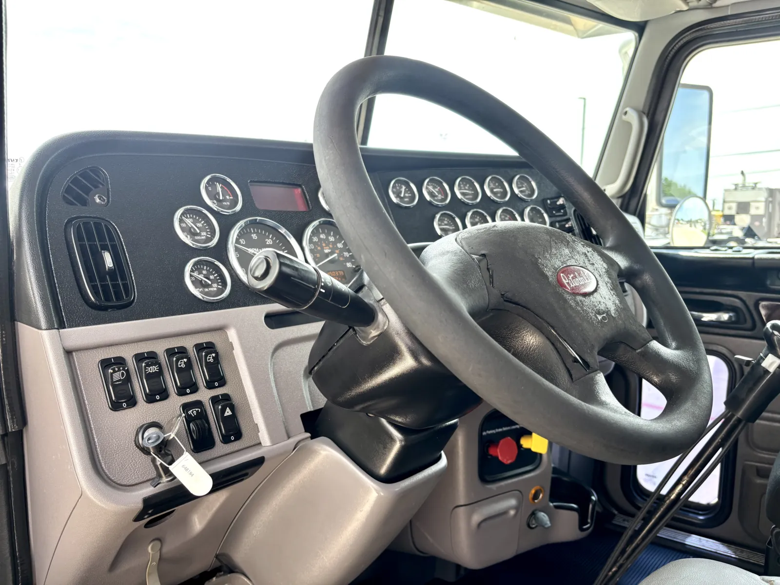 2020 Peterbilt 389 - image 15