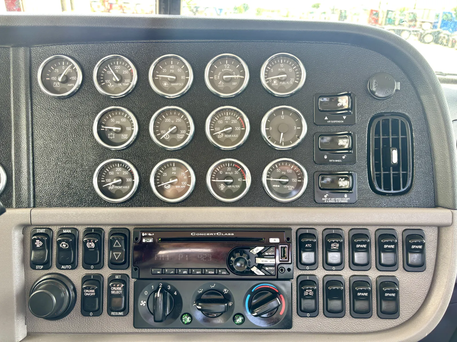 2020 Peterbilt 389 - image 18