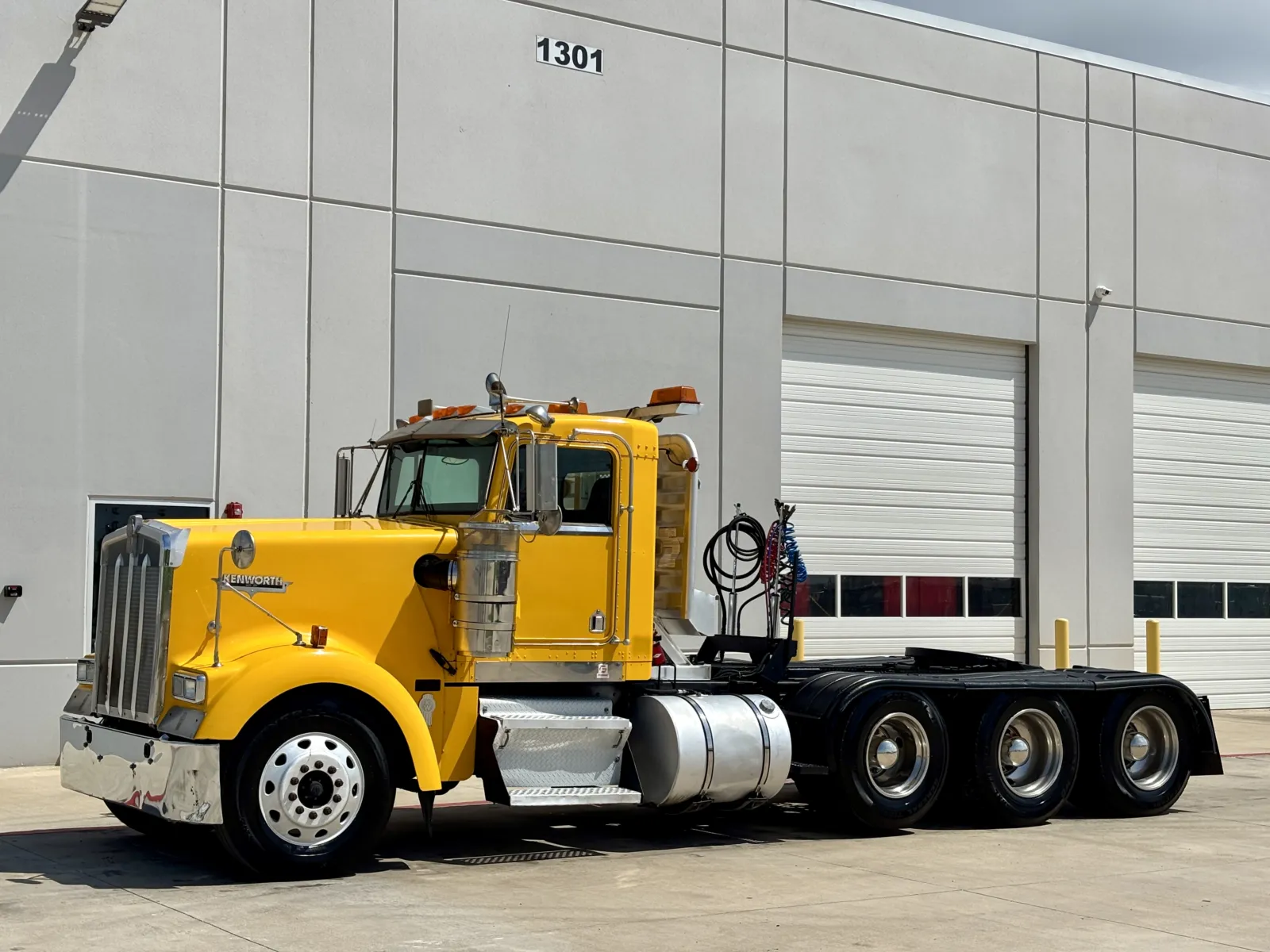 1998 Kenworth W900 - image 2