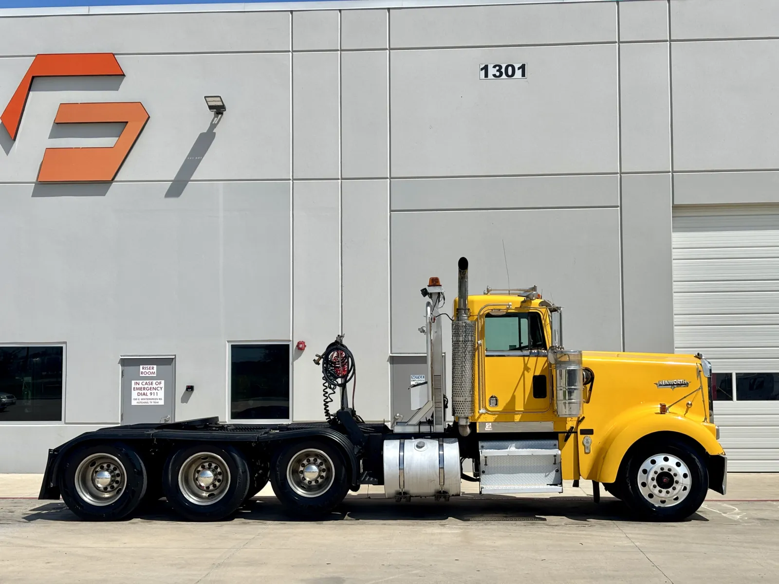 1998 Kenworth W900 - image 3