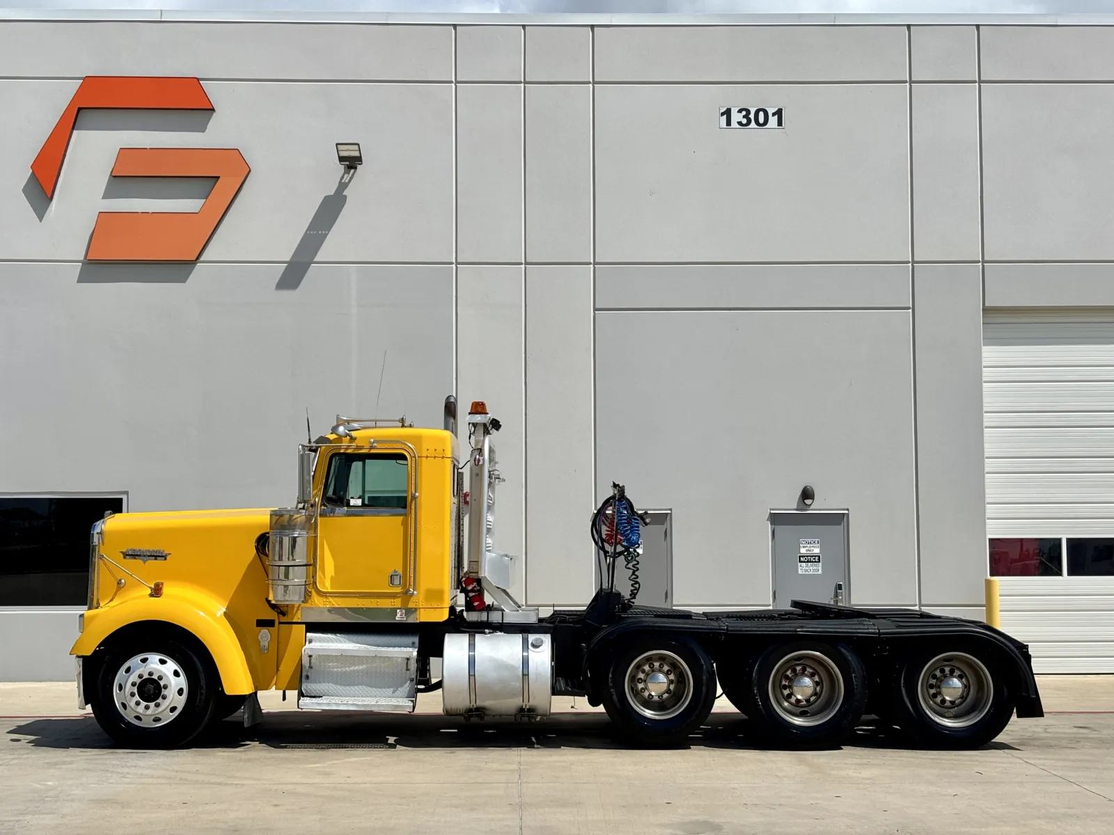 1998 Kenworth W900 - image 4