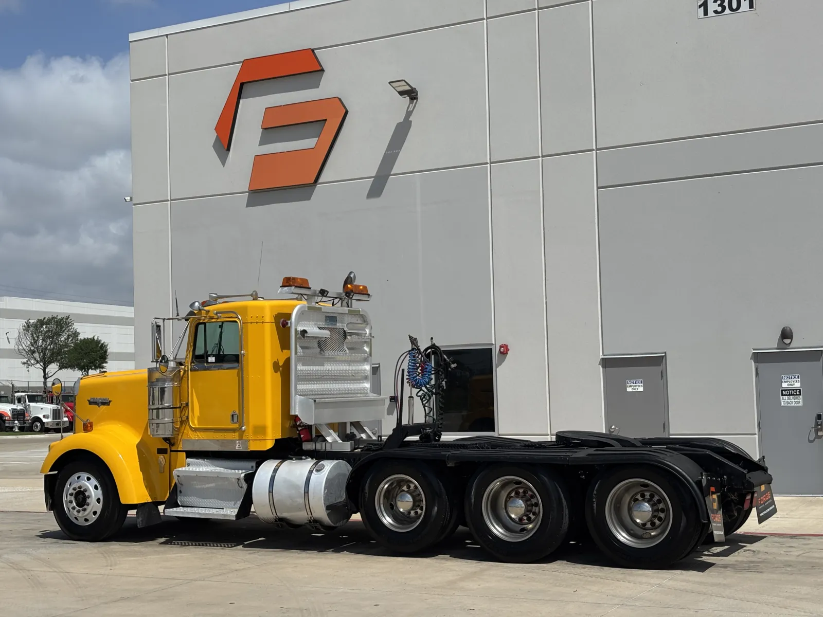 1998 Kenworth W900 - image 6