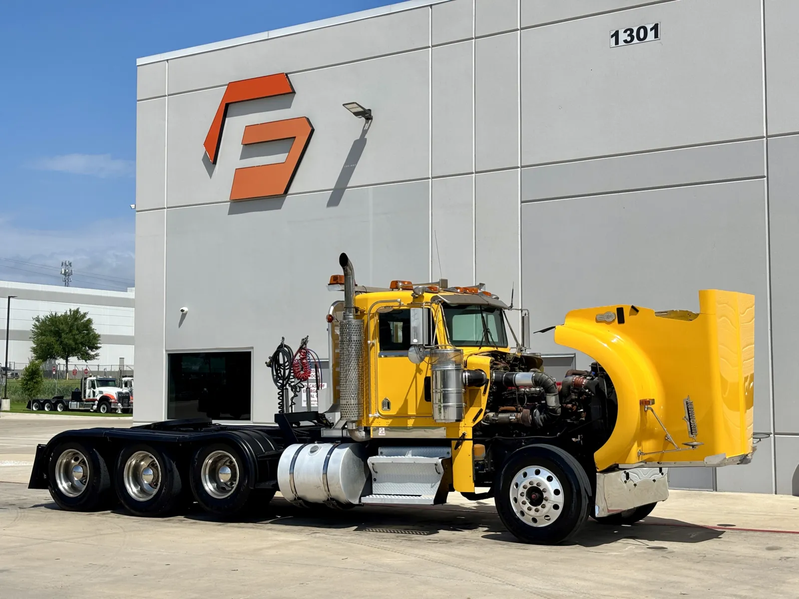 1998 Kenworth W900 - image 9