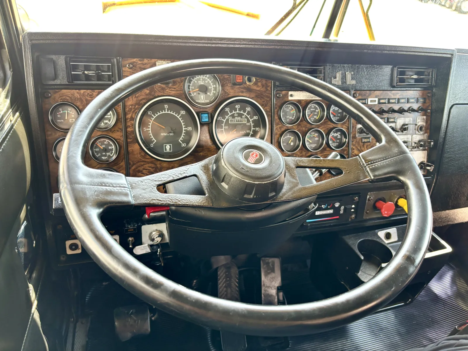 1998 Kenworth W900 - image 16